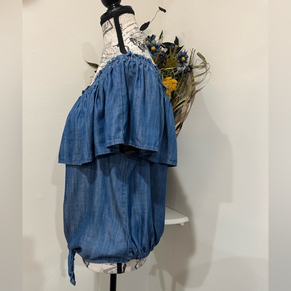 Crown & Ivy Blue Ruffled neckline Blouse with Tie Front size Large - Picture 6 of 8